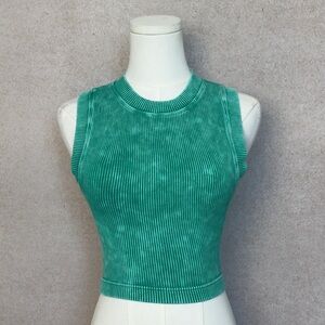 Zenana Outfitters Kelly Green Ribbed Crop Top with Lots of Stretch